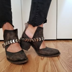 Steve Madden Blade Ankle Booties